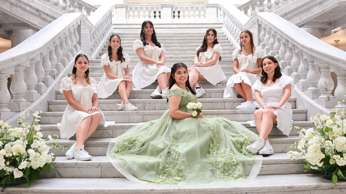 Quinceañera con amigas