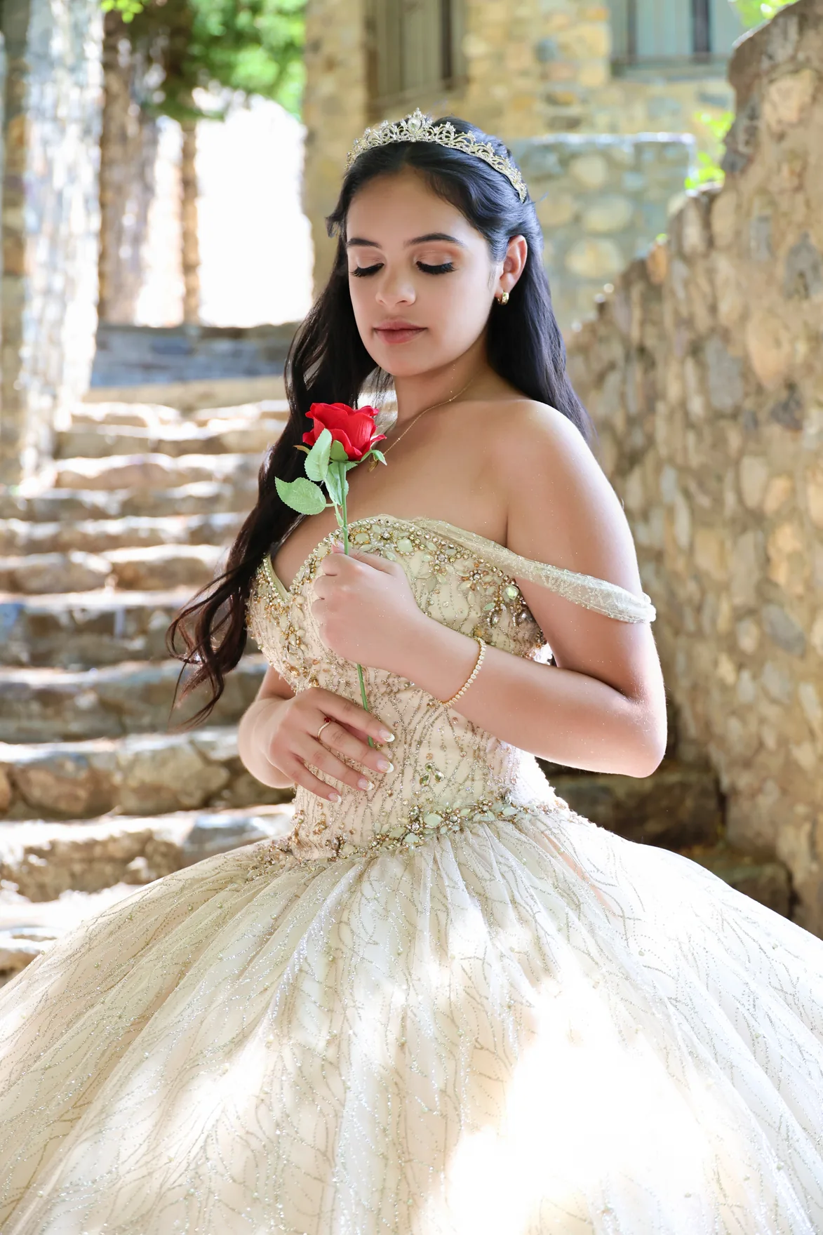 Fotografía original de quinceañera con vestido de gala